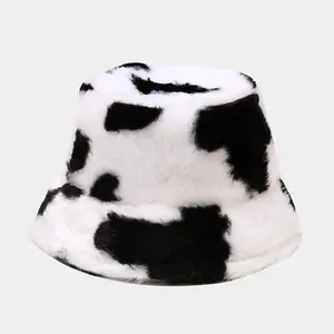 Sombrero de cubo con estampado de vaca blanco y negro de alta calidad personalizado sombrero cálido de felpa para Otoño e Invierno