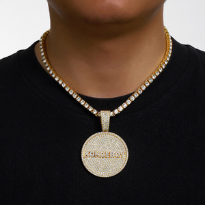 Joias de Moda Hip Hop para Homens: Colar com Pingentes Grandes com Logotipo Izable Cravejado, Corrente Cuban Link, Pingentes de Medalha e Berloques - Product Image 4