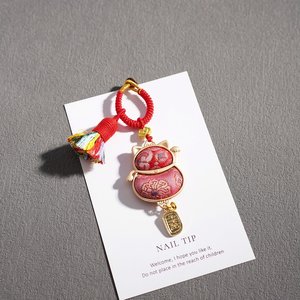 Llavero de gourd estilo chino con gato de la suerte, amuleto tradicional de tela brocada Song con borla hecha a mano - Product Image 5