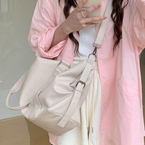Large Capacity pu leather Travel <b>Bag</b> Fashion Casual Crossbody Shoulder <b>bags</b> Handbag for Women Messenger <b>Bag</b> Women's <b>Tote</b> <b>Bag</b> - Product Image 4