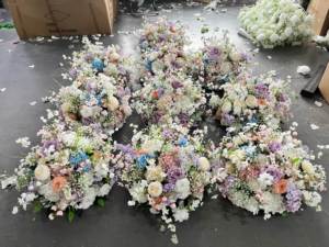 Centros de Mesa con Bolas de Flores Artificiales Blancas y Champán, Arreglos Florales Elegantes para Decoración de Mesa de Boda - Product Image 5