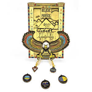 Новый дизайн, жесткая эмалированная мягкая эмалированная булавка на цепочке, металлическая нагрудная брошь - Product Image 3