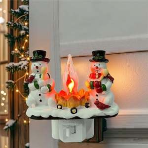 Veilleuse sans flamme bonhomme de neige en résine 3D Lumières de Noël enfichables pour l'atmosphère de la chambre à coucher pour les décorations de feu de camp - Product Image 3
