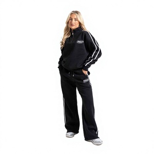 Chándal con sudadera de manga larga y diseño de cuello redondo con hombros caídos, y pantalones de pierna recta con diseño de rayas laterales. - Product Image 1