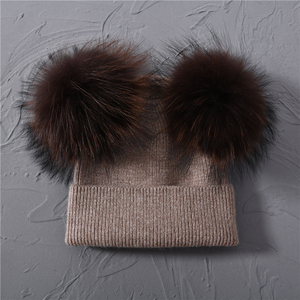 <span class=keywords><strong>Bonnet</strong></span> d'hiver de luxe tricoté pour <span class=keywords><strong>femme</strong></span> avec double <span class=keywords><strong>pompon</strong></span>, logo personnalisé, prêt pour le voyage, en cachemire, laine et <span class=keywords><strong>fourrure</strong></span> de raton laveur - Product Image 6