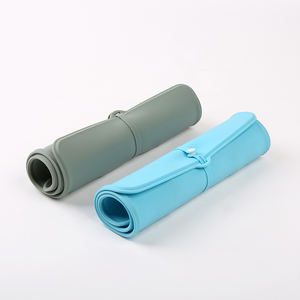 Cuenco portátil de silicona para mascotas con gancho para colgar, para uso en viajes de perros, plato de alimentación con doble compartimento, ligero y duradero - Product Image 5