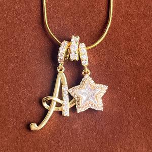 Navidad estrella chica 22K chapado en oro alfabeto colgante collar moda minimalista letra joyería moda versátil regalo para mujeres - Product Image 1