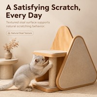 Meuble pour chat en bois nordique et sisal, griffoir triangulaire moderne, perchoir surélevé et station de repos