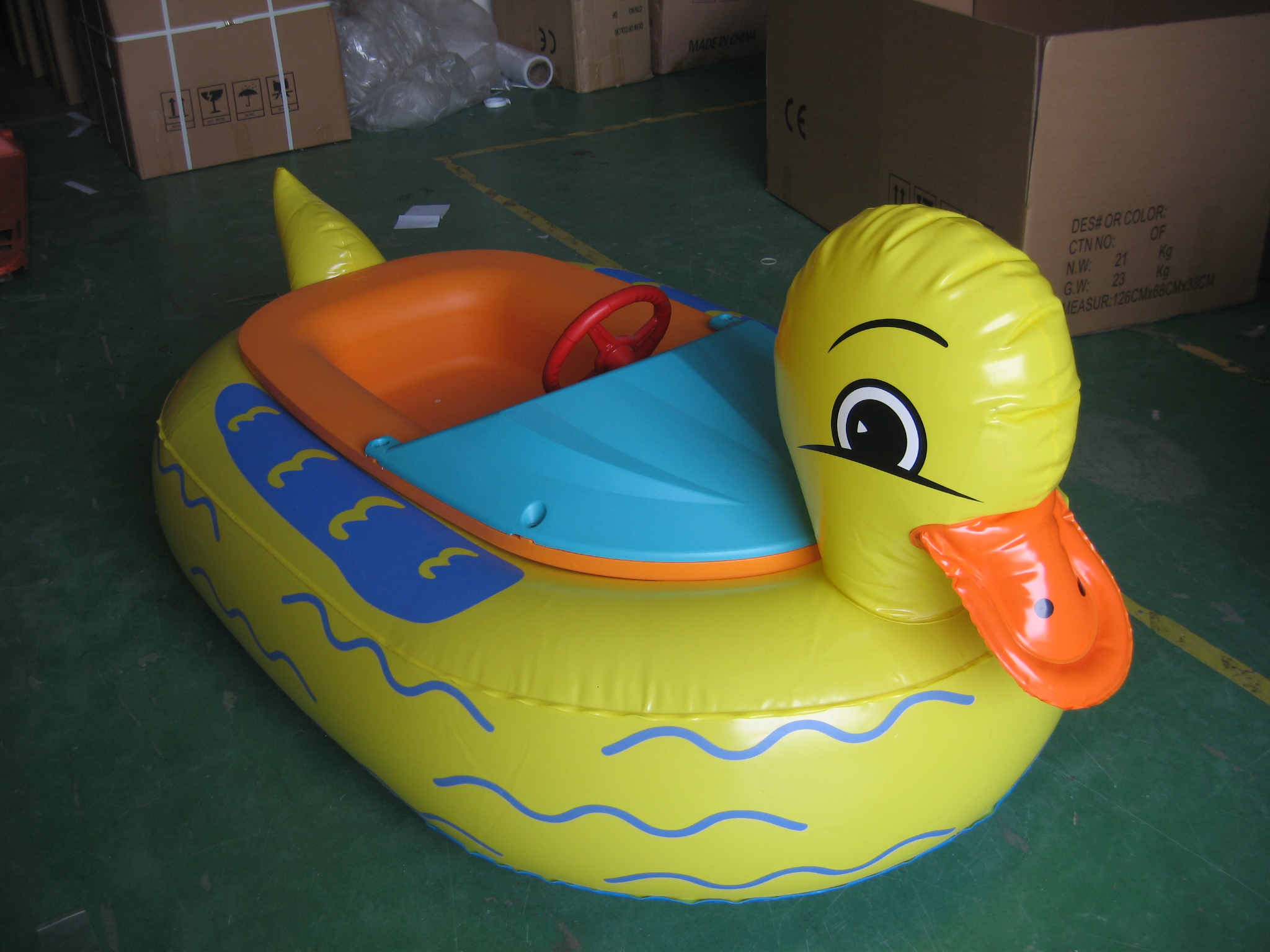 未使用 バンパーボート Banzai Motorized BUMPER BOAT Banzai Motorized Bumper Boat & Water Blaster Inflatable Pool Float