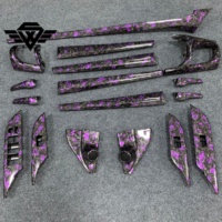 Kit de revêtement intérieur en fibre de carbone forgée brillante pour Toyota Hilux Revo 2015-2026 avec accents en feuille violette, installation autocollante
