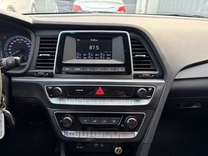 Auto Usado Coreano Plateado 2018, Sedán Mediano Económico de Gas LP, con Asientos Ventilados, para Exportación - Product Image 5