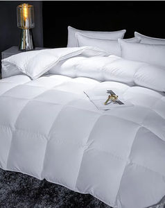 لحاف فندقي مخملي بحجم كينج، لحاف أبيض بشعار مخصص، لحاف خفيف الوزن وناعم - Product Image 5