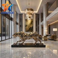Sculpture de léopard géométrique creuse découpée au laser en acier inoxydable, polie sur mesure, idéale pour l'art paysager intérieur et extérieur
