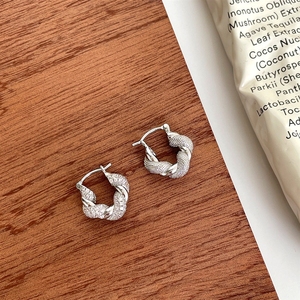 ต่างหูเงินทรงครัวซองต์ประดับเพทาย สไตล์ฝรั่งเศส เรียบหรู ดูดี มีระดับ ใช้งานได้หลากหลาย - Product Image 4