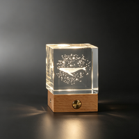 Lampe de nuit en cristal en forme de cube avec gravure 3D du système solaire, base en bois avec LED tactile, lampe décorative