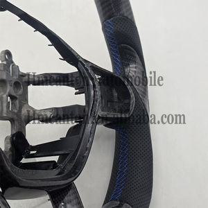 Volant de direction de voiture en cuir perforé en fibre de carbone pratique et en vente chaude pour Honda Civic 11e génération - Product Image 5