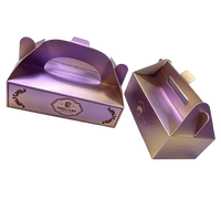 Boîte cadeau haut de gamme en carton doré avec effet de marquage à chaud et impression UV pour gâteaux et friandises, avec poignée