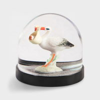 OEM ODM 88mm Artisanat en résine acrylique, globe à neige, dôme à neige, boule d'eau, gâteau d'anniversaire, cadeau souvenir personnalisé pour enfant/adolescent EN71