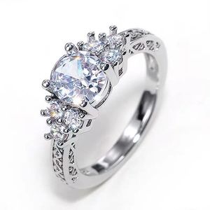 Elegante Anello Stile Matrimoniale per Donne, Gioiello da Dito Classico e alla Moda per Feste, Sposa e Uso Quotidiano - Product Image 1