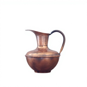 Pichet en cuivre vintage avec motif de feuilles gravé, capacité de 1,5 L, pour les fêtes, carafe en métal durable - Product Image 2