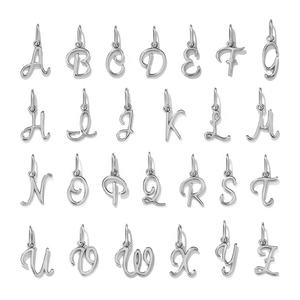 Collar con Colgante de <span class=keywords><strong>Letra</strong></span> Inicial <span class=keywords><strong>Cursiva</strong></span> en Plata de Ley 925 Chapada en Oro, el Más Vendido de Lyburchi en <span class=keywords><strong>2022</strong></span> - Product Image 3