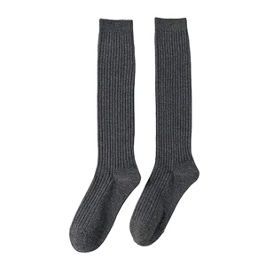 Calzini caldi da donna di alta moda termica al ginocchio di colore solido bianco e nero per ragazze della scuola spessa invernale - Product Image 3