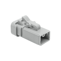 Conector automotriz original Amphenol ATP06-2S-EC01 con cierre de pestillo, enchufe hembra de 1 y 2 pines para instalación de cable gris crimpado.