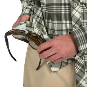 Camisa de pesca de poliéster técnico personalizada de alto rendimiento con orificios y botones bordados para proveedor - Product Image 3