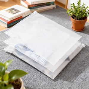 Bolsas de Plástico Personalizadas con Logotipo Impreso para Ropa, con Cierre Deslizante, para Camisetas y Ropa Interior, Acabado Mate Esmerilado - Product Image 5