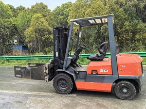 รถยกดีเซลโตโยต้ามือสอง รับน้ำหนัก 3.5 ตัน รุ่น FD35 พร้อมอุปกรณ์หนีบแบบแบน สภาพดีเยี่ยม - Product Image 5