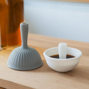 กรวยซิลิโคนปากกว้างแบบพกพาขนาดใหญ่แบบพับเก็บได้เทน้ำมันนมผงถั่วกรวยสำหรับใช้ในครัว - Product Image 4