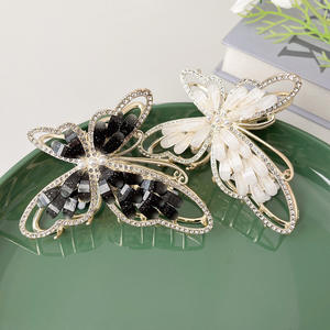 Pinza para el Cabello con Incrustaciones de Diamantes y Diseño Geométrico, Accesorio Metálico para el Cabello con Clip de Sujeción - Product Image 3