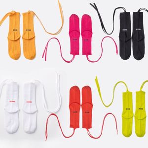 ถุงเท้าผ้าฝ้ายลายโลลิต้าแบบผูกเชือกสำหรับผู้หญิง ถุงเท้ากีฬาสีดำขาวแบบสั้น - Product Image 2