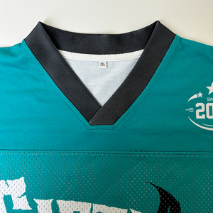 Diseño Gratuito Personalizado de Ropa Urbana Vintage, Jersey de Fútbol Americano Clásico de Manga Larga con Sublimación - Product Image 3