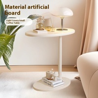 Table d'appoint mobile de style moderne en crème de luxe, table basse simple, lumière irrégulière, décoration d'angle pour le salon