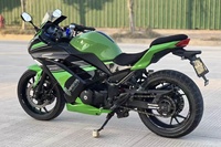 Moto sportive Kawasaki Ninja400 400cc d'occasion, refroidie par eau, essence, vitesse maximale >80 km/h, puissance 1001-2000W, idéale pour les débutants, parfaite