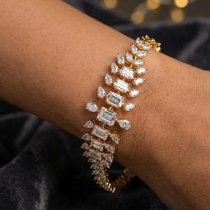 Brazalete de Lujo para Mujer, Chapado en Oro de 18K, con Moissanita, Corte Esmeralda, Geométrico, Joyería para Boda - Product Image 4
