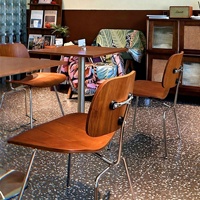 Table et chaise de salle à manger pliantes contemporaines minimalistes pour usage commercial, restaurant occidental, couleur noyer