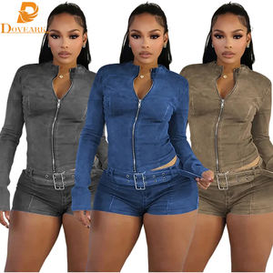 Completo Due Pezzi in Denim Elasticizzato Retrò e Sexy per Donne, Giacca Slim a Maniche Lunghe con Zip, Top Corto con Cintura e Pantaloncini - Product Image 1