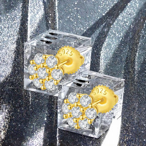 Boucles d'oreilles tendance en argent sterling 925 plaqué or avec moissanite, en forme de fleur, pour femmes, idéales pour mariages et soirées (vente en gros) - Product Image 2