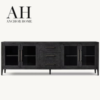 Buffet console moderne en chêne clair avec panneaux de verre, 4 portes et 3 tiroirs, poignées bronze foncé et pieds coniques pour salon
