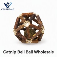 Jouet pour chat en forme de cloche en bois tressé, cage géodésique, avec cœur à base de plantes de catnip naturel et clochette interne, 3 tailles 4,5-7,5 cm