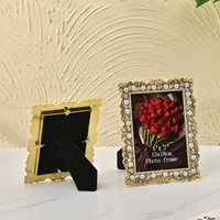 Marco de Fotos de Resina con Perlas y Diamantes de Imitación de Lujo al por Mayor, Marco de Fotos Dorado Europeo para Decoración de Mesa de Boda, 4x6, 5x7, 8x10