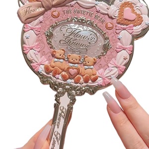 Specchio da Trucco Portatile Serie Orsetto Sweetheart di Hua Zhixiao, con Perle e Fragole, Specchio da Toeletta per Ragazze - Product Image 5