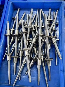 Vis à billes de haute précision CNC à mouvement linéaire, tige filetée roulée, vis à billes SFU1605 SGU1610, écrou à billes BK12/BF12 en stock - Product Image 4