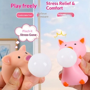 Poupée anti-stress en TPR Cochonnet qui souffle des bulles avec fonction musicale et à pincer pour enfants de 14 ans et plus, jouet de bureau en tissu nylon - Product Image 4