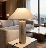 Lampe de table en lin à succès pour hôtel, maison, chambre à coucher, chevet, bureau – Lampe de table LED en laiton
