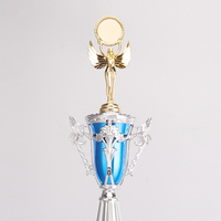 Grand trophée personnalisé en plastique à 4 niveaux et 2 piliers avec base en bois pour compétitions sportives EZ05