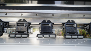 เครื่องพิมพ์โรลทูโรลคุณภาพสูงขนาด 10 ฟุต รุ่น I3200-U1UV สำหรับงานพิมพ์ป้ายโฆษณาภายนอกอาคาร สติ๊กเกอร์ติดกระจก และโซลูชั่นงานโฆษณา - Product Image 3