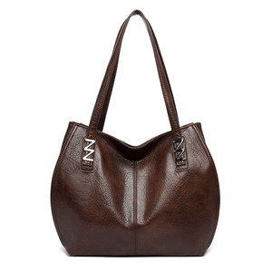 Bolso Tote de Cuero Genuino Rojo Queer con Detalles Plateados, con Tabla de Tallas Sencilla para Comprar y Planos de Diseño, en CM - Product Image 2